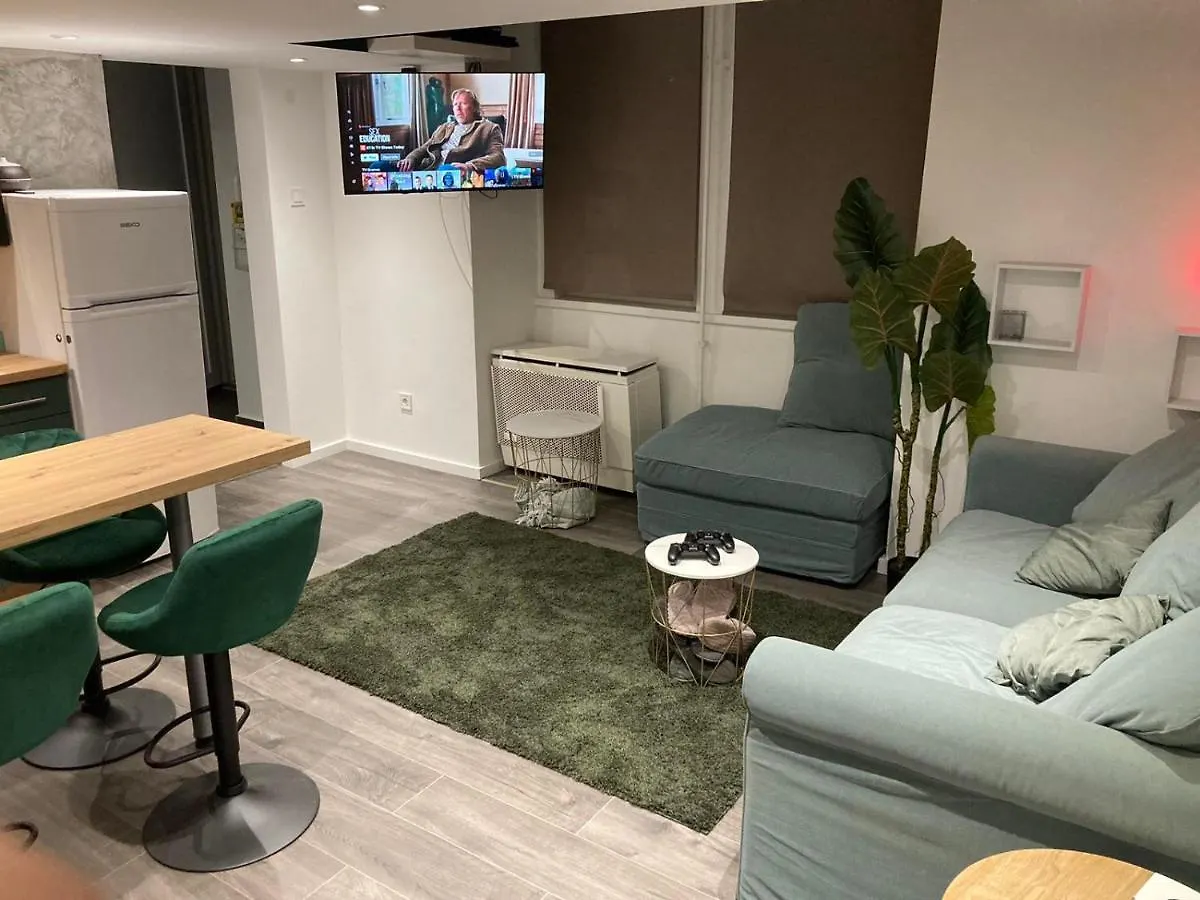 Full Equipment Designed Apartment In The Heart Of Budapest For 4 People