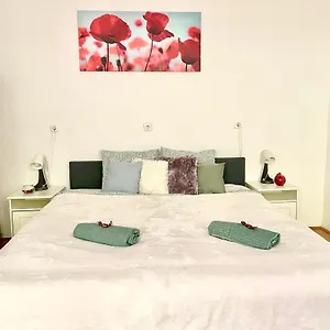 Sweet Warm With Big Bed Near New York Cafe Free Coffee Budapest
