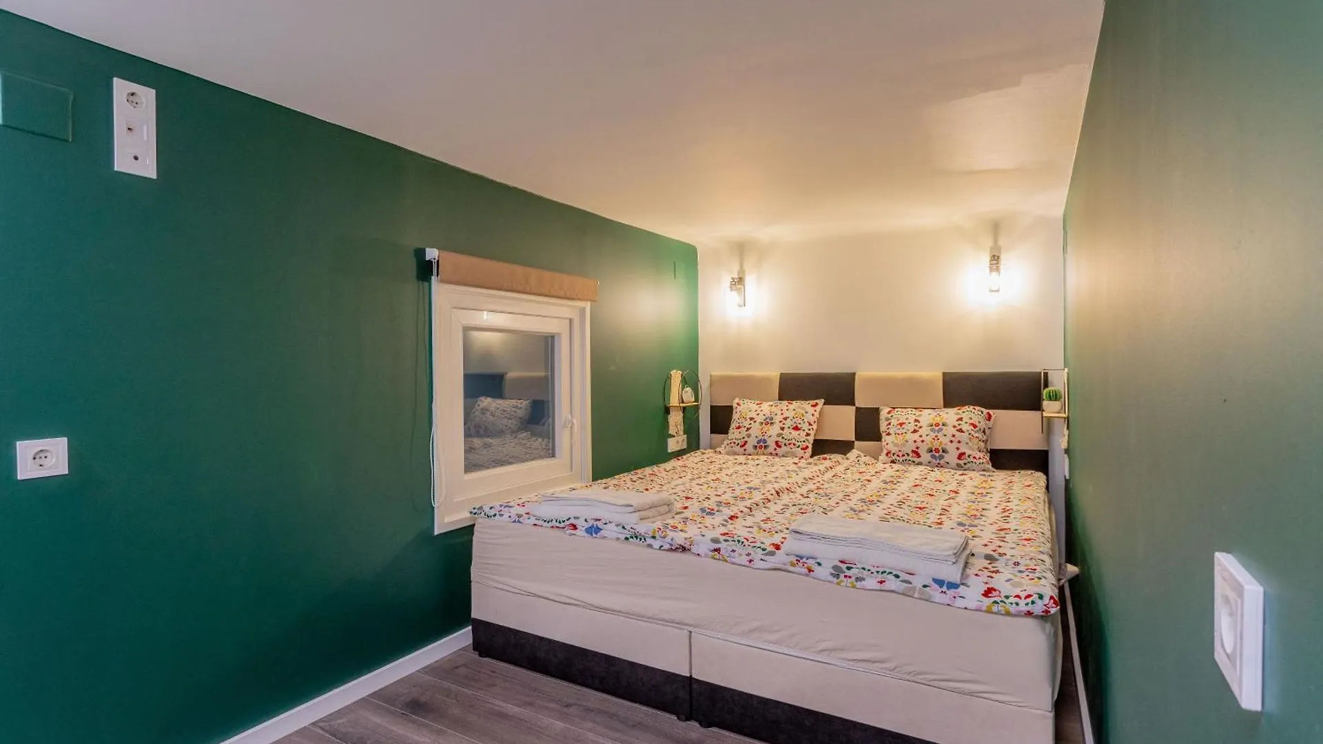 Full Equipment Designed Apartment In The Heart Of Budapest For 4 People