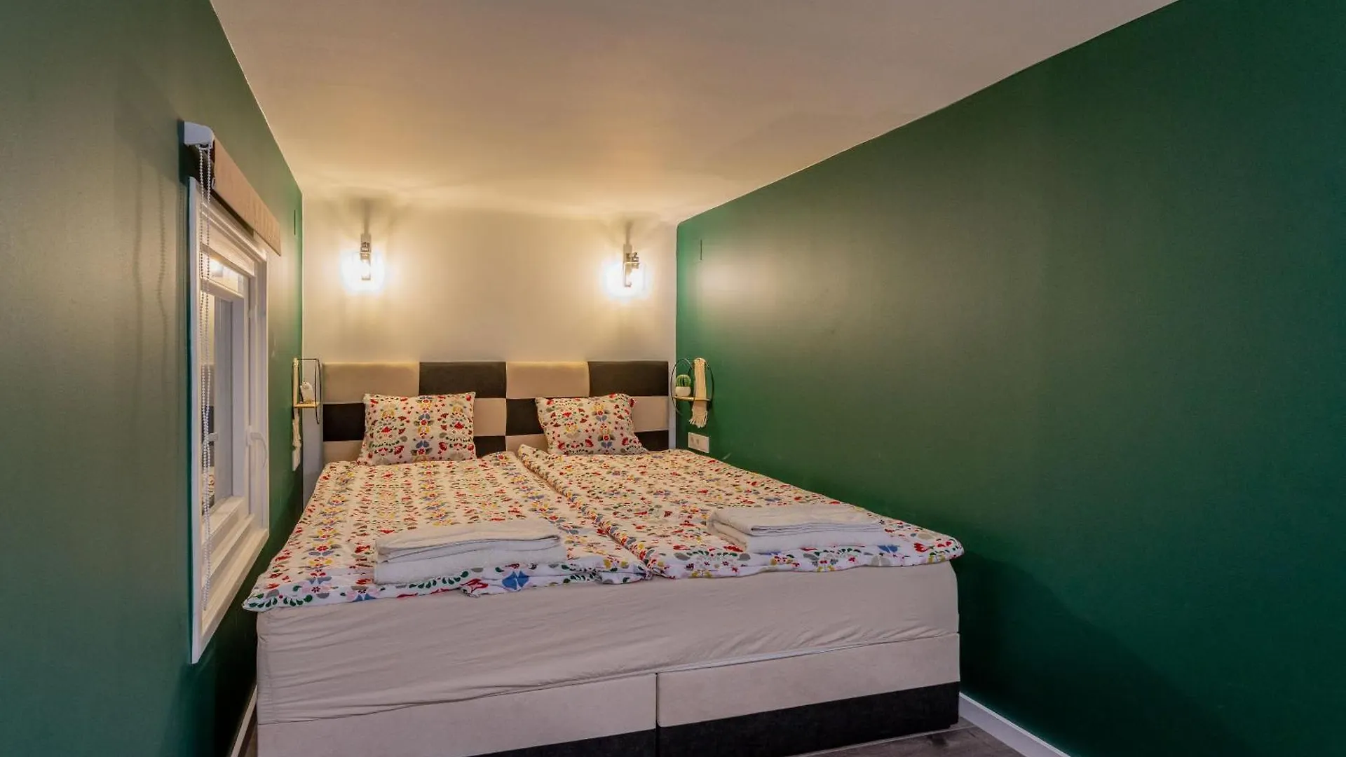 Full Equipment Designed Apartment In The Heart Of Budapest For 4 People 0*,  Hungría