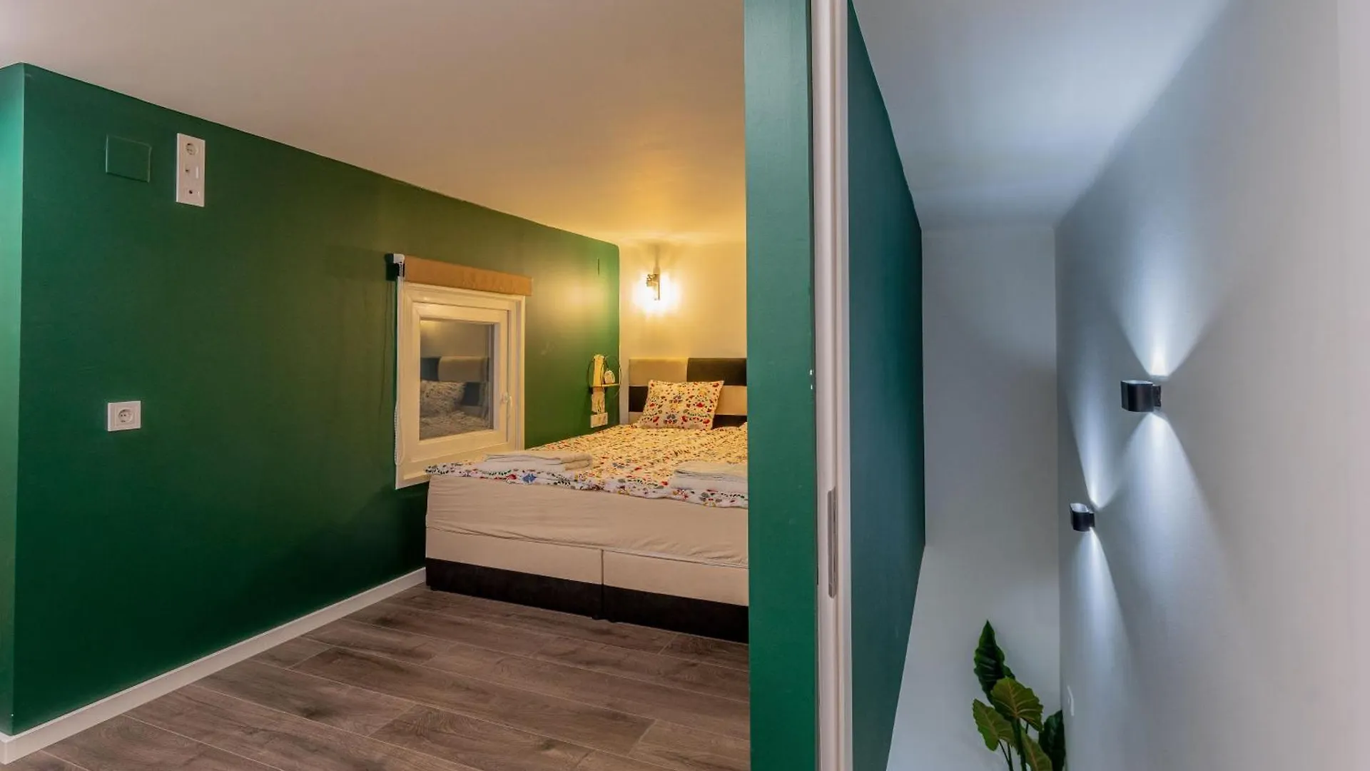 Full Equipment Designed Apartment In The Heart Of Budapest For 4 People 0*,