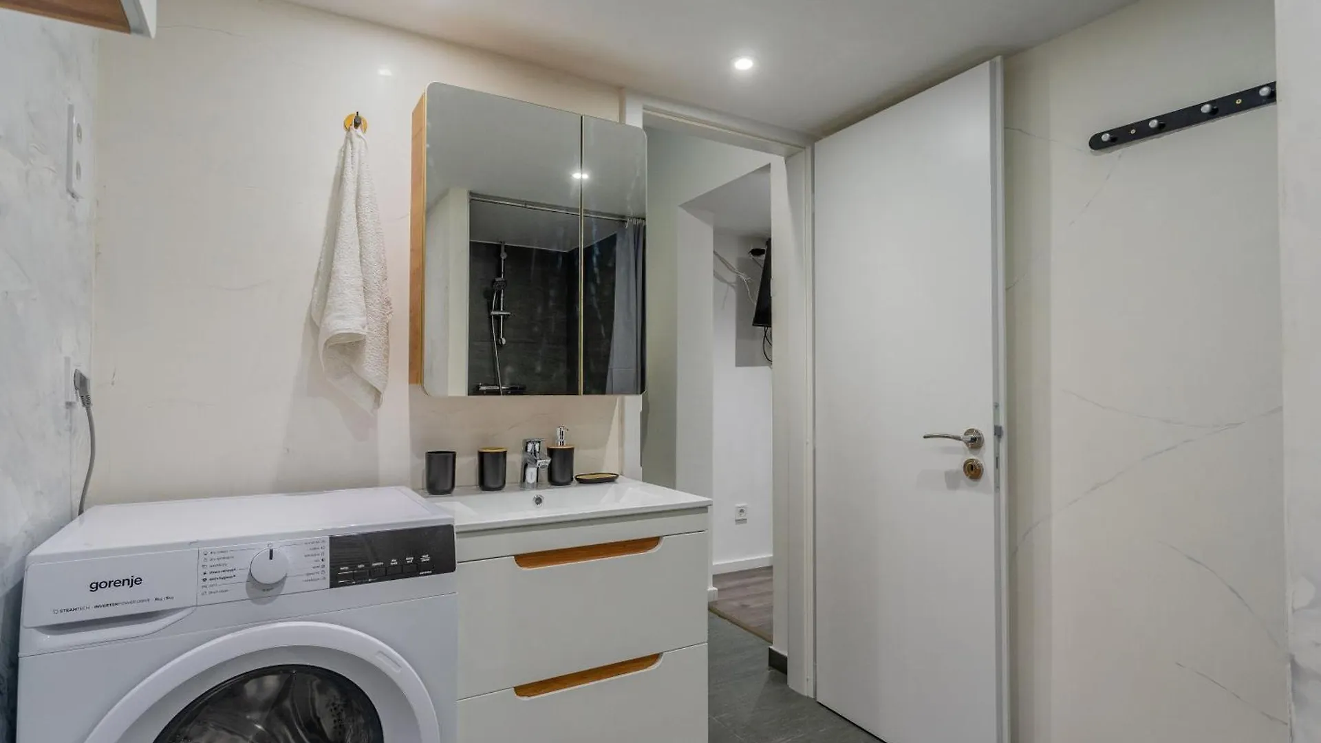 Full Equipment Designed Apartment In The Heart Of Budapest For 4 People 0*,