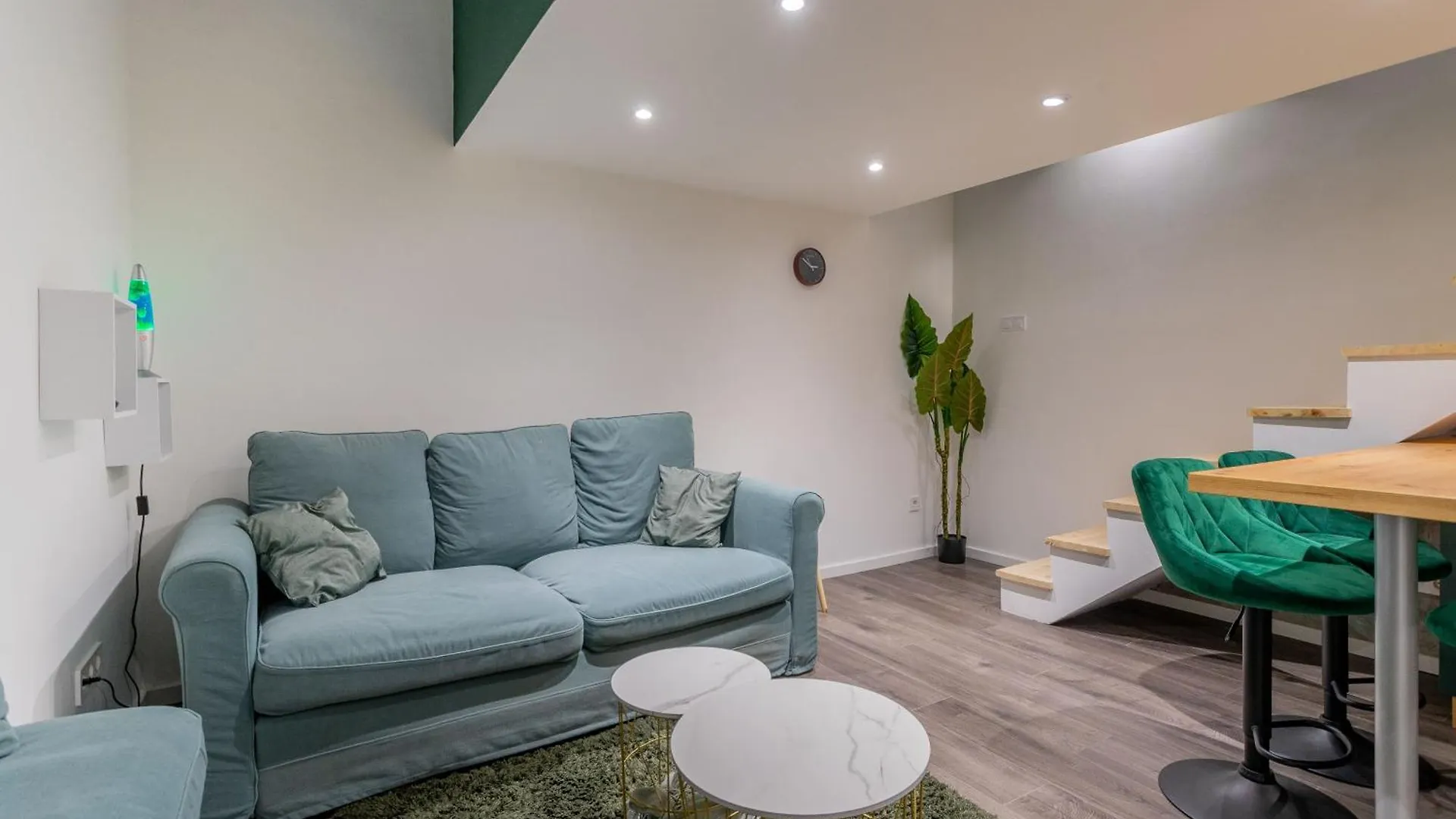 Full Equipment Designed Apartment In The Heart Of Budapest For 4 People