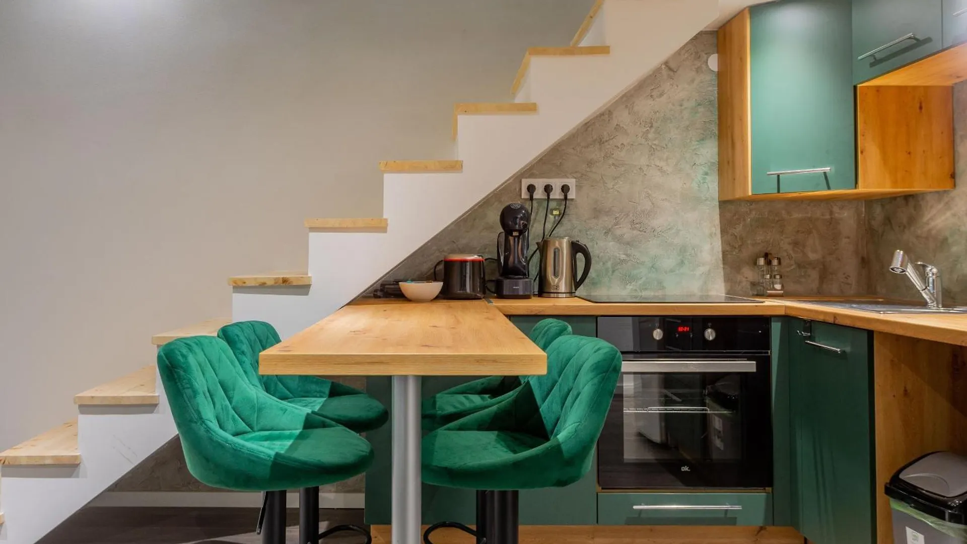 Full Equipment Designed Apartment In The Heart Of Budapest For 4 People