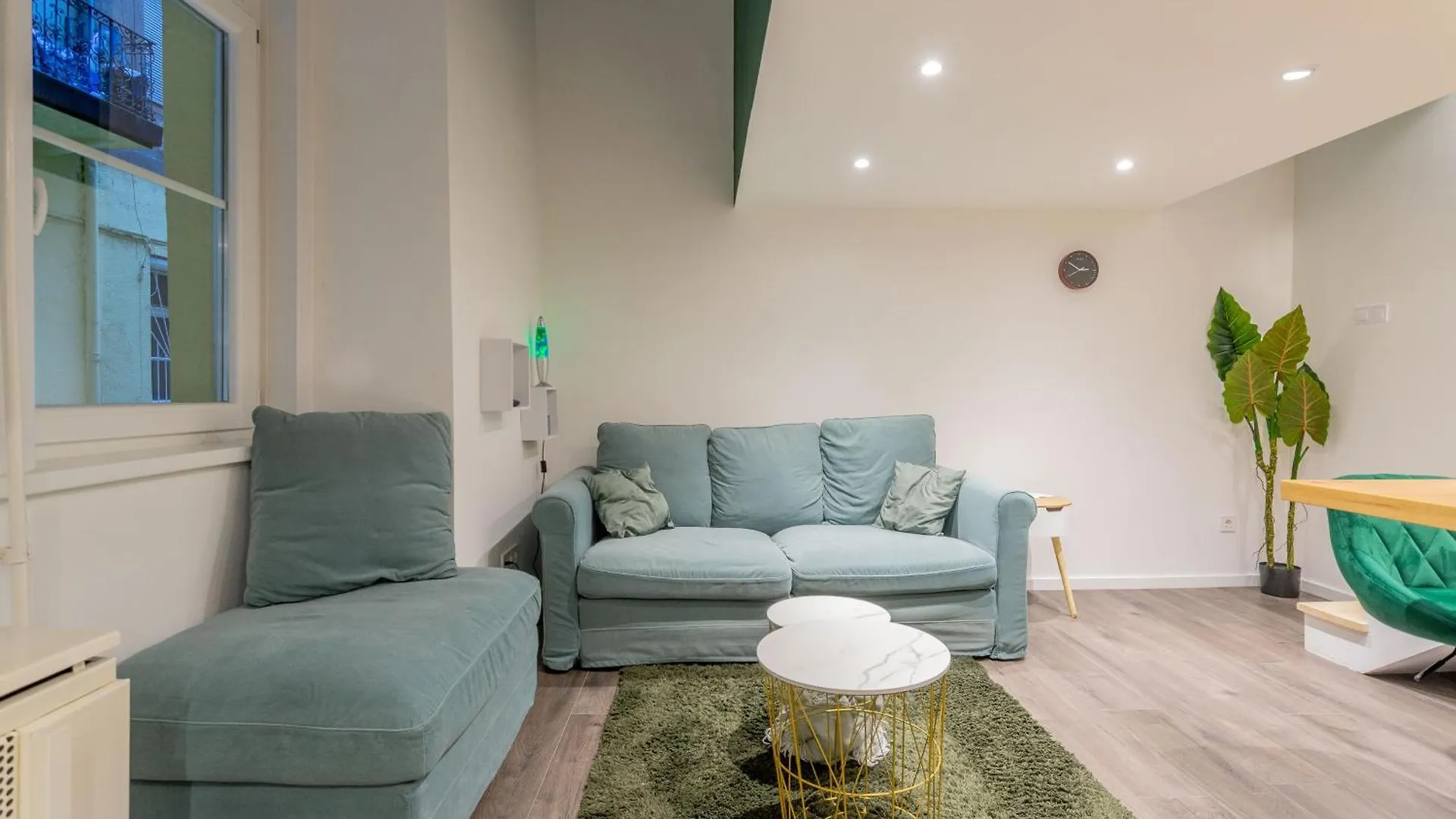 Full Equipment Designed Apartment In The Heart Of Budapest For 4 People