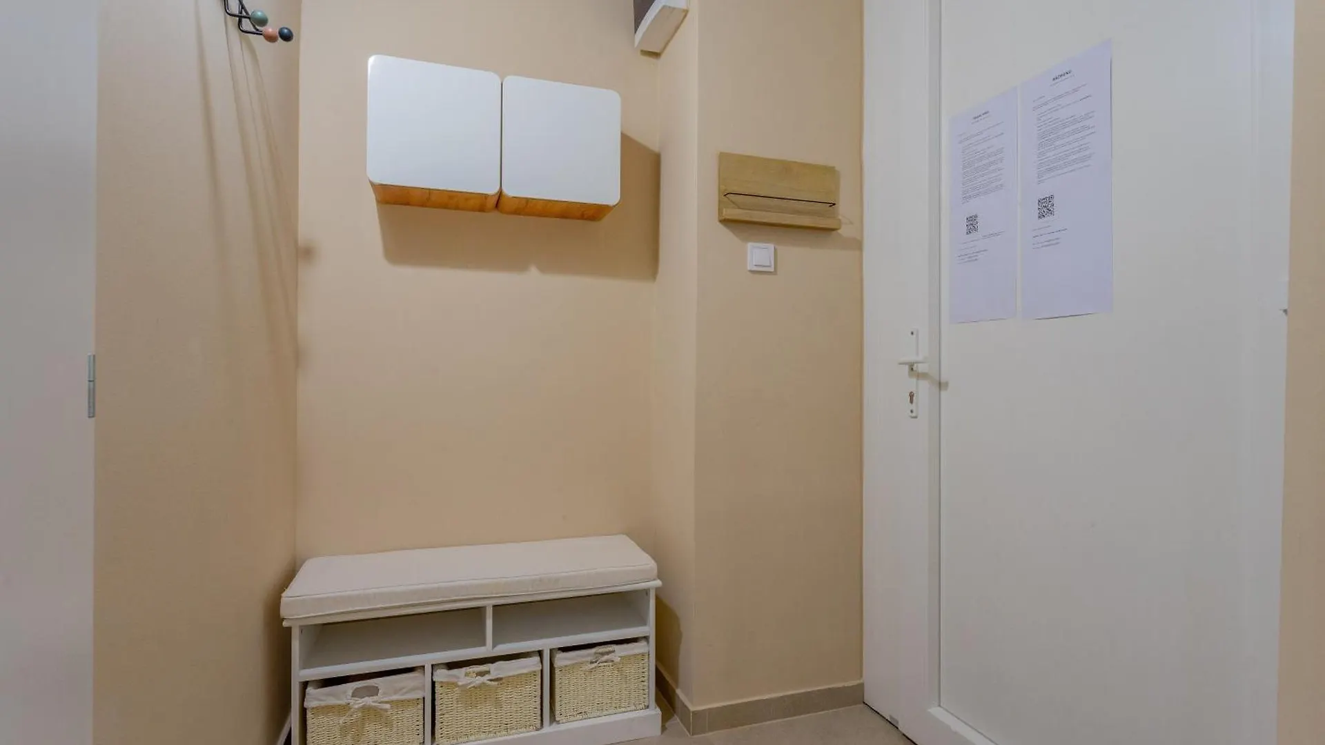 Full Equipment Designed Apartment In The Heart Of Budapest For 4 People 0*,